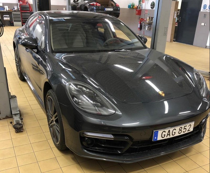 Mörkgrå metallic Porsche Panamera Turbo stulen i Viken norr om Helsingborg