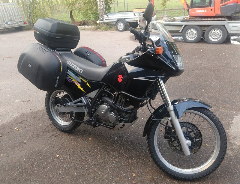 Svart Suzuki DR650 RSE stulen i Mjölby