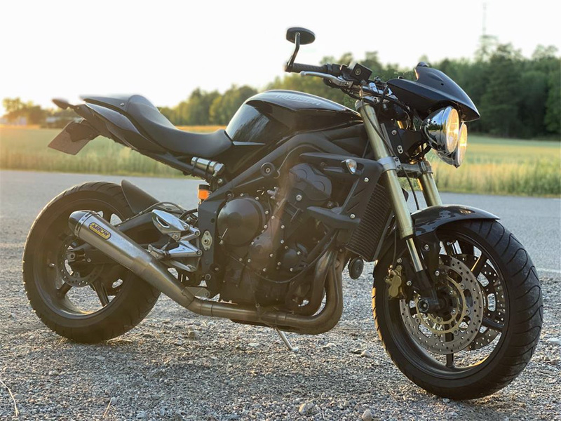 Svart Triumph Street Triple stulen i Luxgaraget på L:a Essingen, Stockholm