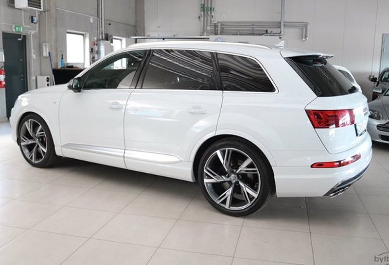 Vit Audi SQ7 4.0 TDI Quattro stulen i Gislaved