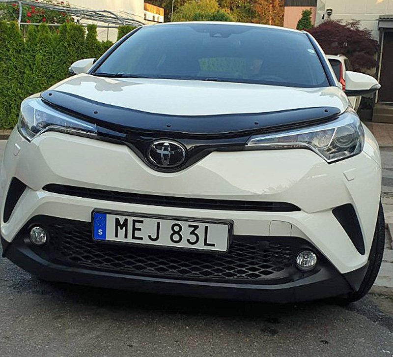 Vit Toyota C-HR stulen efter villainbrott i Skärholmen, Stockholm