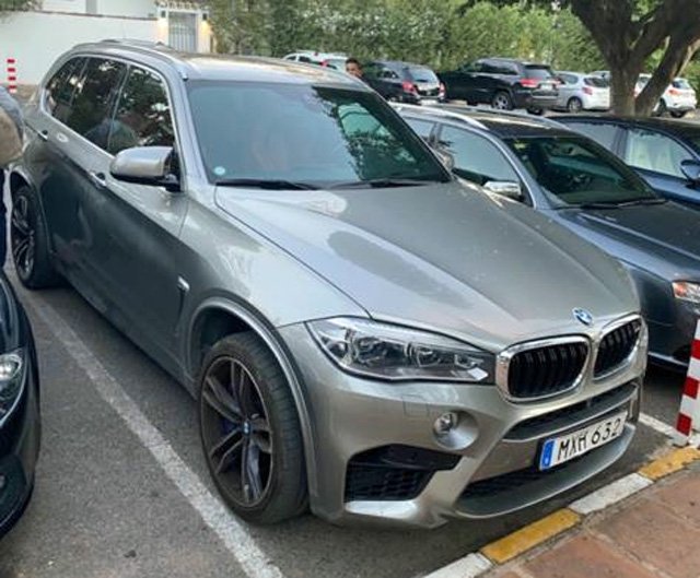 Grå metallic BMW X5 M stulen/ rån i Halmstad