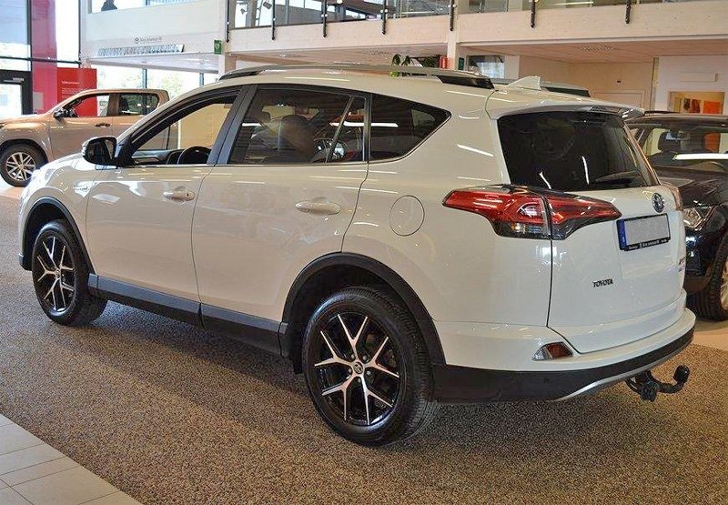 Vit Toyota RAV4 Hybrid AWD stulen i Norrtälje