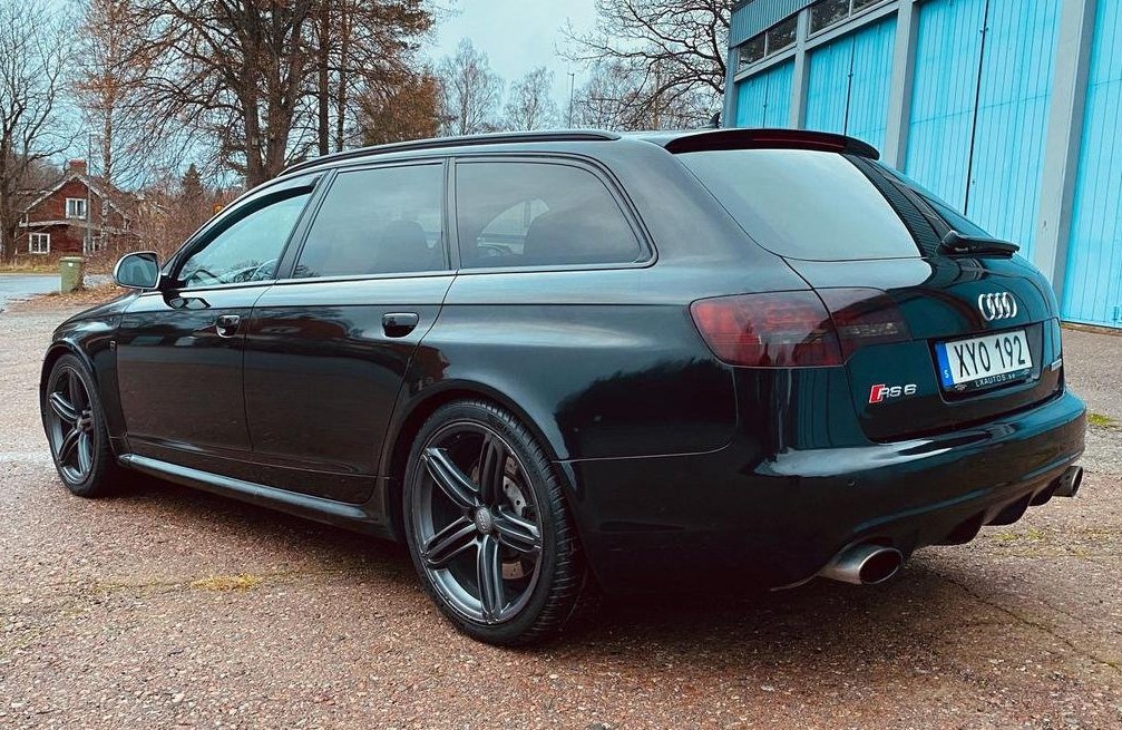 Svart Audi RS6 Avant Quattro stulen/rån Segeltorp, Stockholm