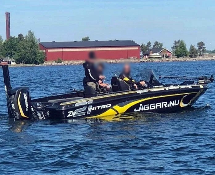Nitro ZV21 med 300 Hk Evinrude stulen på trailer i Gävle