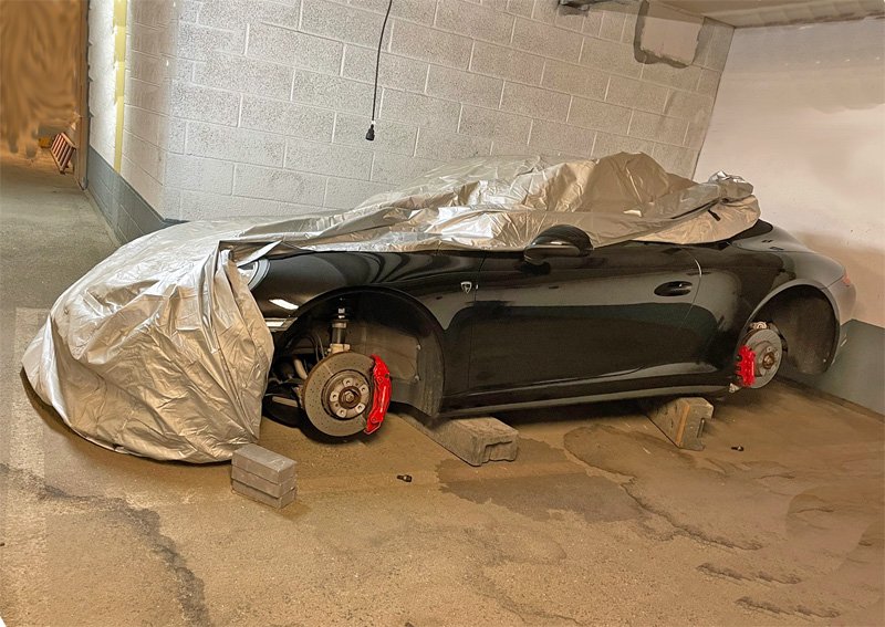 Fälgar och däck Porsche 991 "RS Spyder Platinum Safir matt" stulna i Bromma, Stockholm 