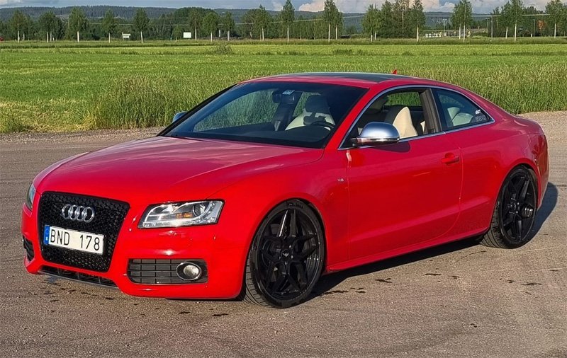 Röd Audi S5 Quattro stulen i Hedemora