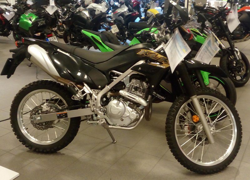 Svart motorcykel Kawasaki KLX 230 stulen i Göteborg