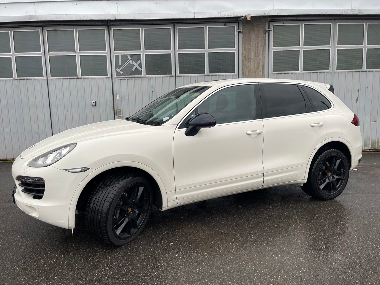 Vit Porsche Cayenne Diesel stulen/bedrägeri i samband med försäljning/förmedling Trollhättan - Stockholm