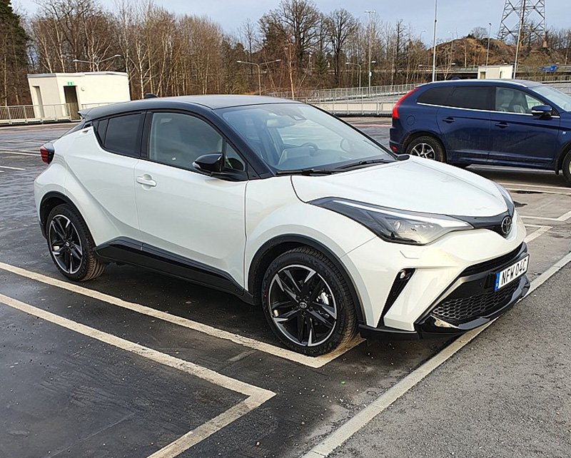 Vit Toyota C-HR stulen i Älvsjö söder om Stockholm