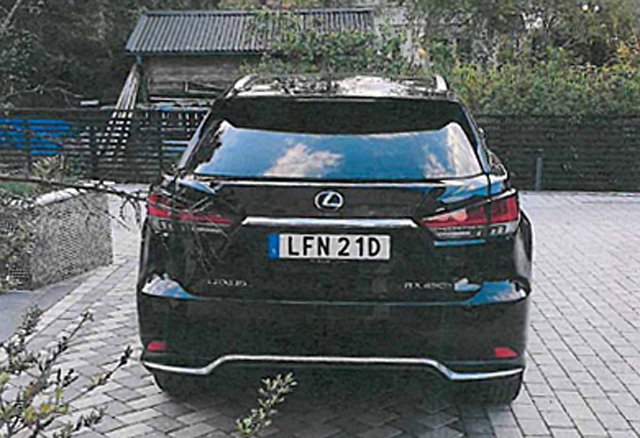 Svart Lexus RX 450H AWD stulen i Skälby, Järfälla nordväst om Stockholm