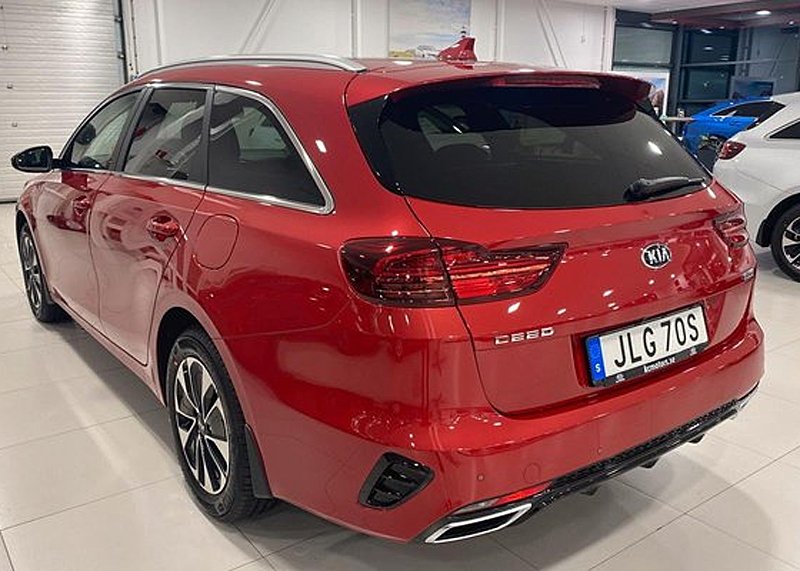 Röd Kia Ceed Sportswagon och silverfärgad Saab 9-5 Aero Sportcombi stulna i Norrtälje