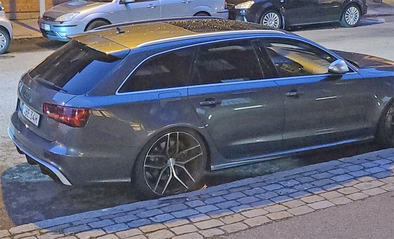 Grå metallic Audi RS6 Avant Quattro stulen i Helsingborg