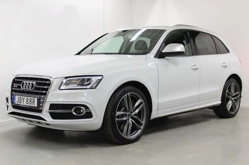 Vit Audi SQ5 3.0 TDI Quattro stulen vid provkörning i Arboga