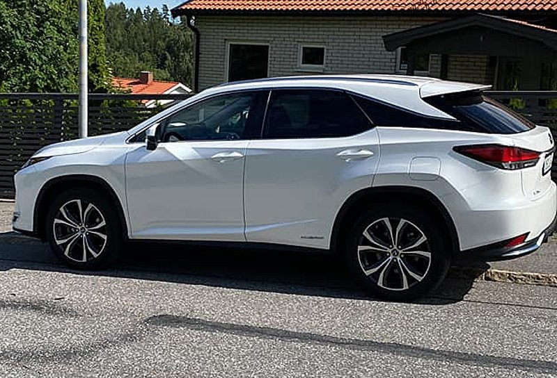 Vit Lexus RX450H AWD stulen i Norrtälje