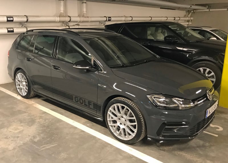 Grå Volkswagen Golf Sportscombi stulen i Malmö