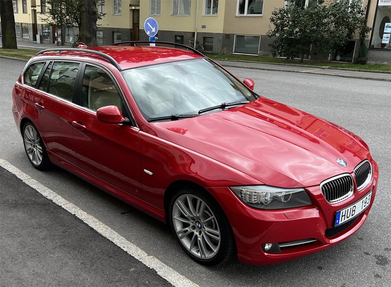 Röd BMW 335I Xdrive Touring E91 stulen i Stockholm