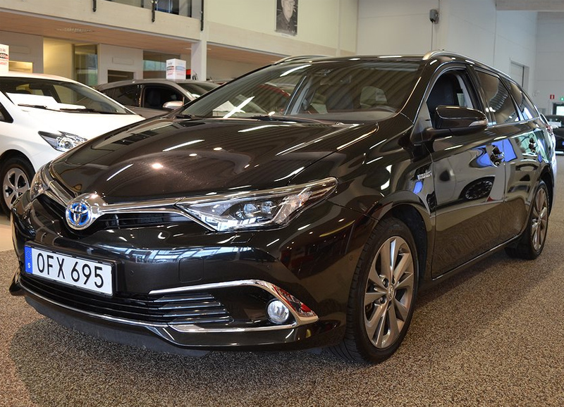 Svart Toyota Auris Touring Sports Hybrid stulen i Åkersberga