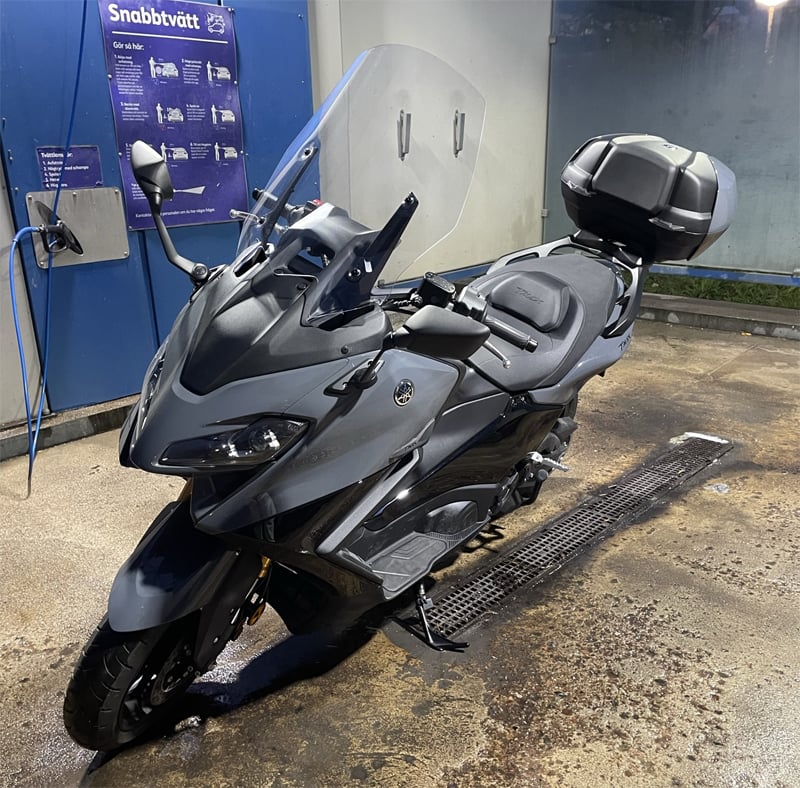 Grå mc skoter Yamaha T-Max Tech Max stulen i Bromma, Stockholm