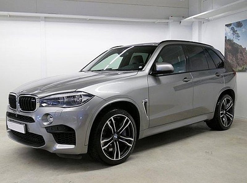 Grå metallic BMW X5 M stulen i Saxtorp söder om Landskrona