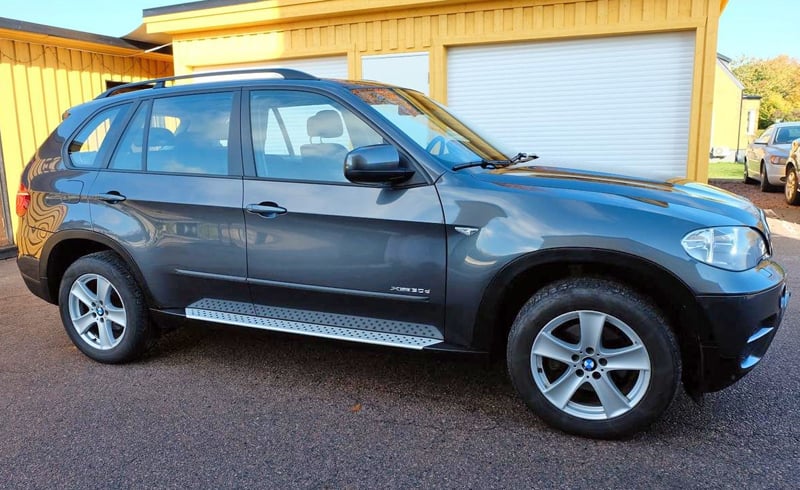 Grå metallic BMW X5 Xdrive 30D stulen i Bjärred mellan Landskrona och Malmö