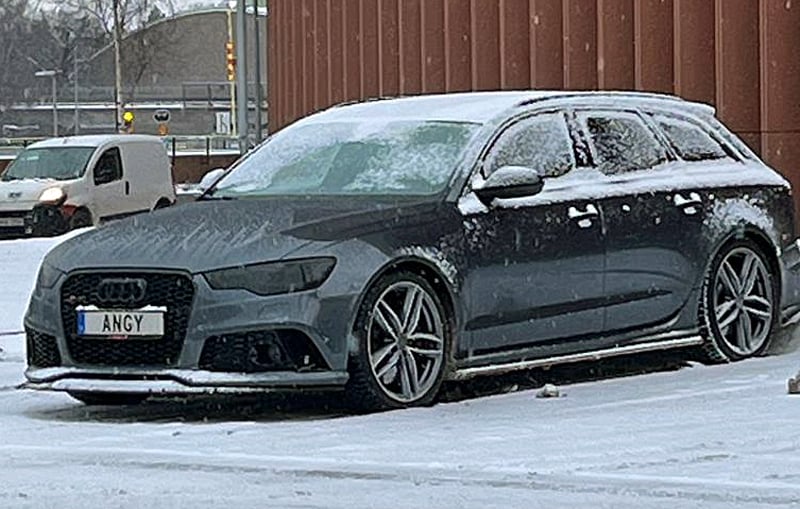 Gråmetallic Audi RS6 Avant Quattro stulen i Saltsjö Boo