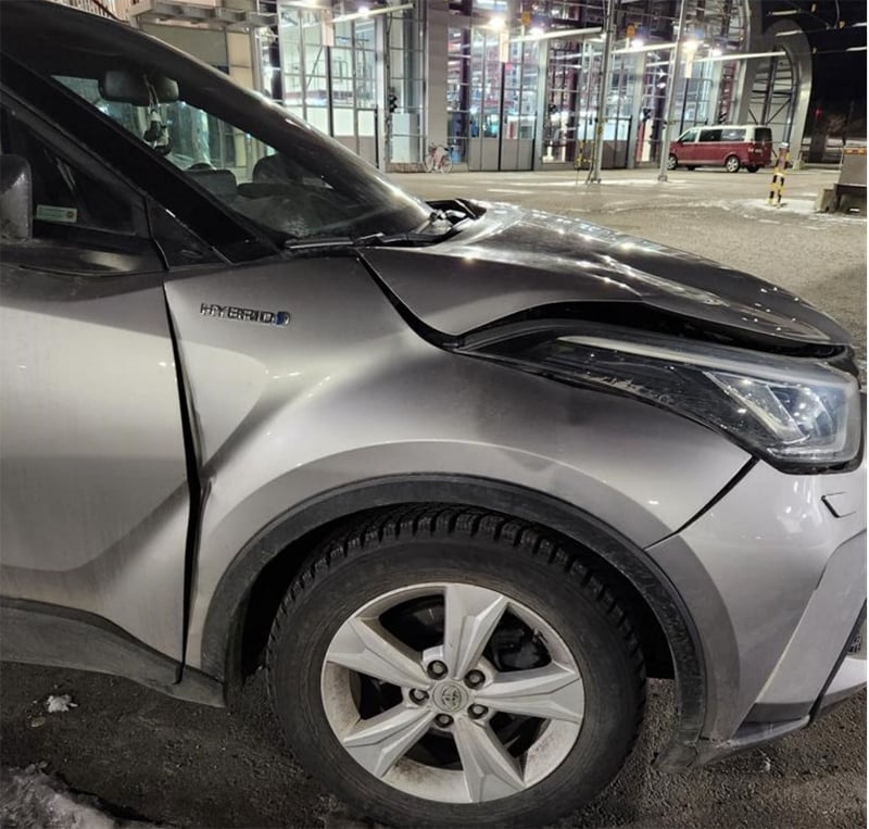 Mörkgrå Toyota C-HR Hybrid Executive stulen i Sundbyberg utanför Stockholm