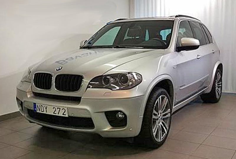 Silvermetallic BMW X5 Xdrive 30D stulen i Lund