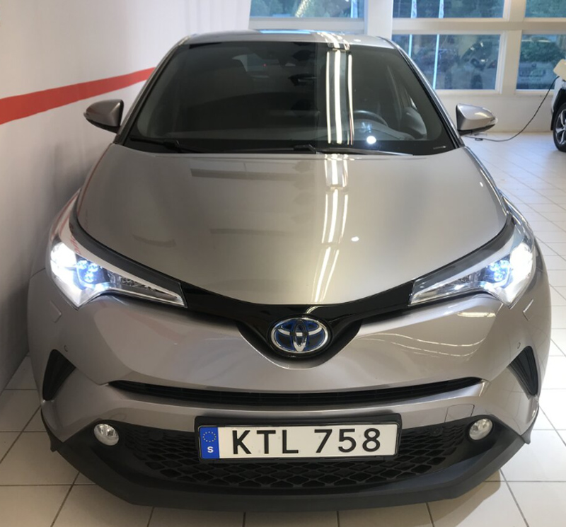 Mörkgrå Toyota C-HR Hybrid Executive stulen i Solna
