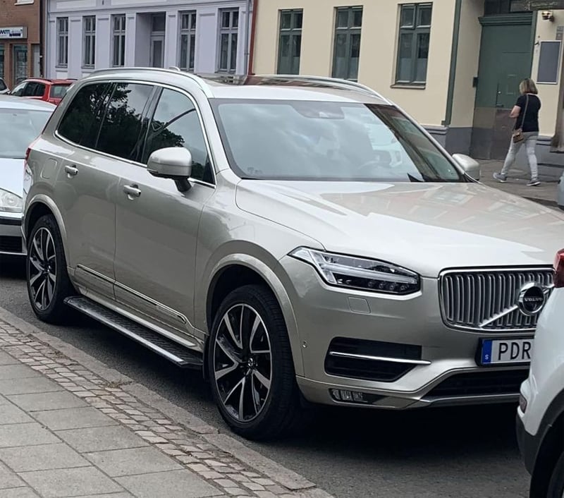 Sandfärgad Volvo XC90 D5 AWD Inscription stulen i Helsingborg