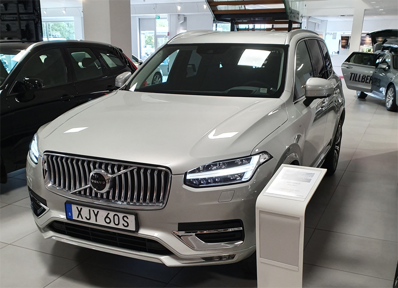 Vit Volvo XC90 B5 AWD Inscription stulen i Helsingborg