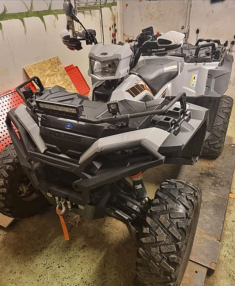 Fyrhjuling Polaris Sportsman XP 1000 S stulen öster om Knivsta och strax norr om Husby Långhundra