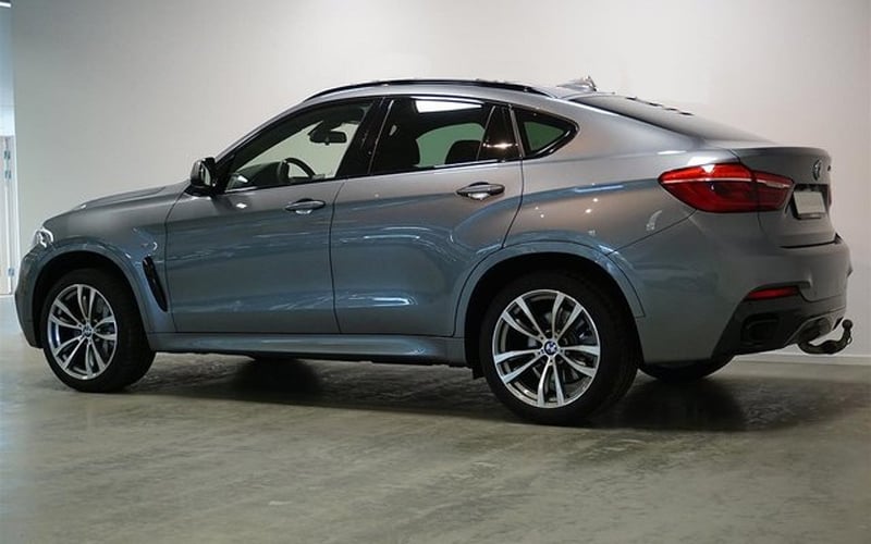 Grå metallic BMW X6 Xdrive M50D stulen i Mantorp