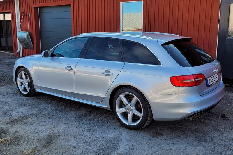 Silvermetallic Audi A4 Avant 2.0 TDI Quattro stulen i Umeå