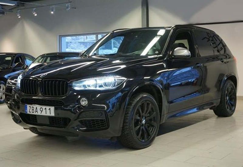 Svart BMW X5 M50D stulen i Mjölby