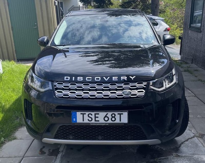 Svart Land Rover Discovery Sport efterlyst för grovt bedrägeri vid förmedlingsuppdrag, Stockholm - Göteborg
