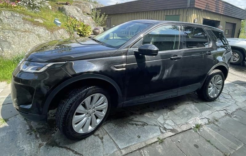 Svart Land Rover Discovery Sport efterlyst för grovt bedrägeri vid förmedlingsuppdrag, Stockholm - Göteborg