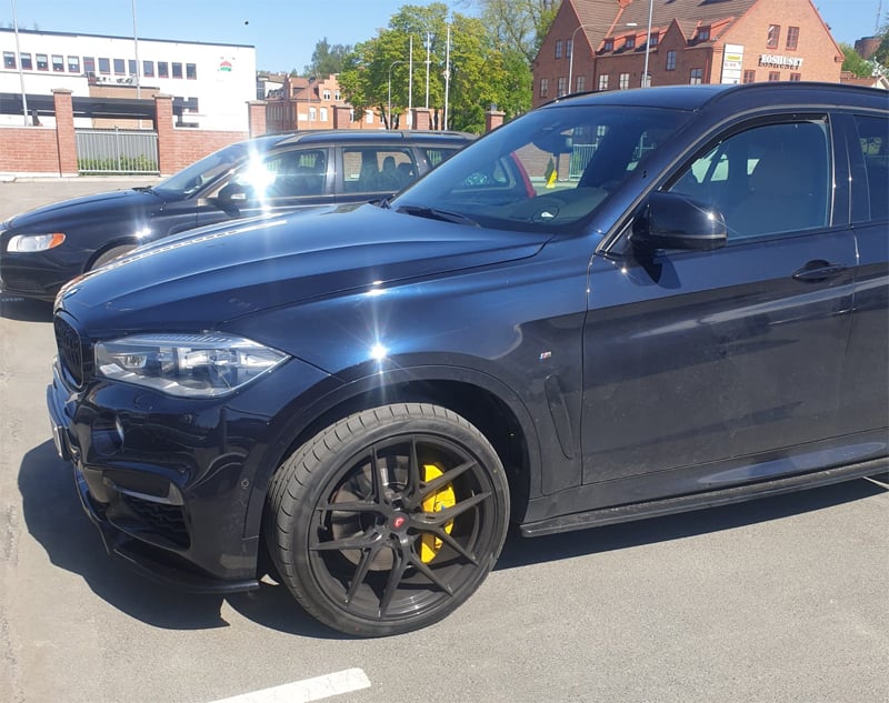 Svart BMW X6 Xdrive M50D stulen i Nässjö