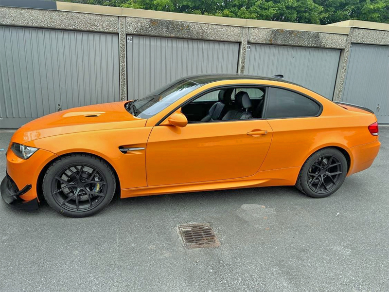 Orange BMW M3 Coupé stulen i Kungsängen nordväst om Stockholm
