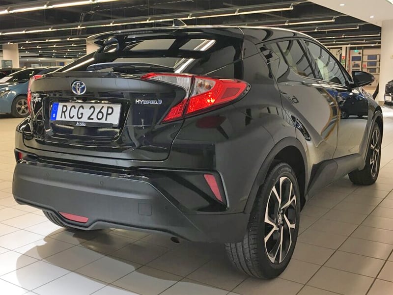 Svart Toyota C-HR X-Edition stulen i Enskede, Stockholm
