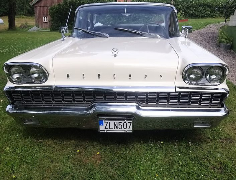 Vit Mercury Monterey från 1959 stulen i Vänersborg