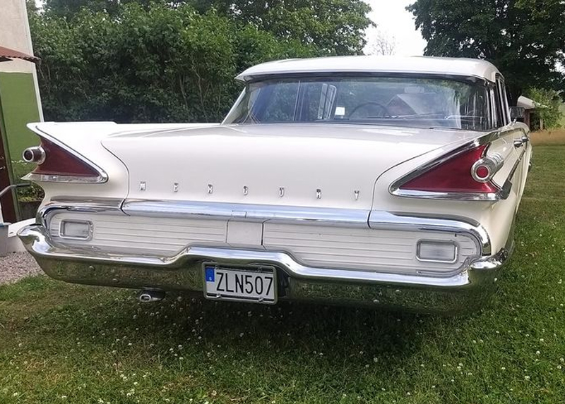 Vit Mercury Monterey från 1959 stulen i Vänersborg