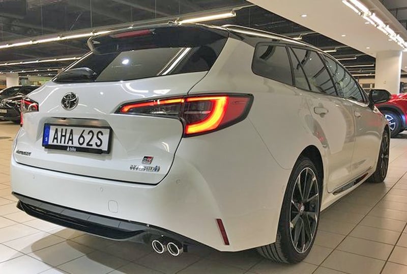 Vit Toyota Corolla Touring Sports Hybrid stulen i Enskede, Stockholm