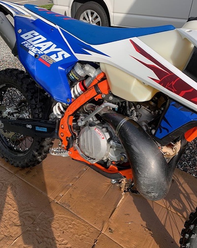 KTM 250 EXC Six Days stulen i Åkersberga