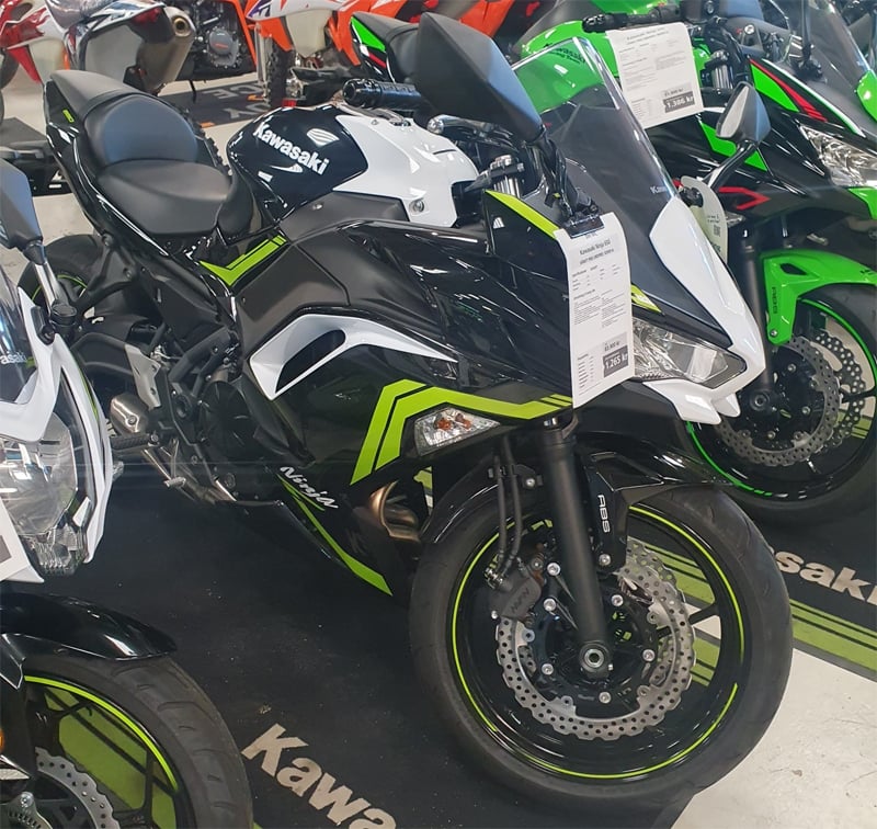 Svart Kawasaki Ninja 650 stulen i Upplands Väsby norr om Stockholm