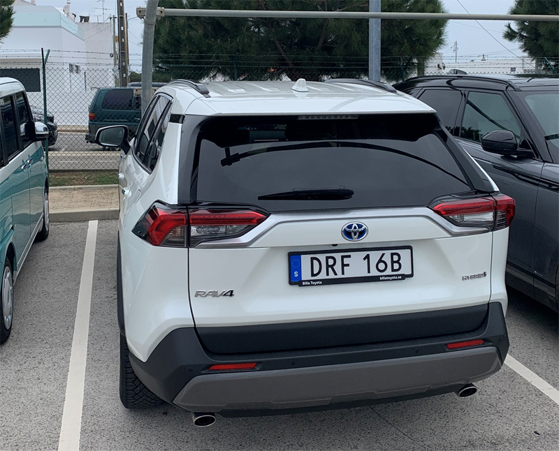 Vit svenskregistrerad Toyota RAV4 Hybrid AWD stulen i Tavira, Portugal