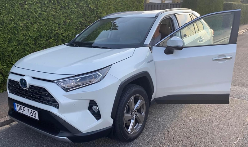 Vit svenskregistrerad Toyota RAV4 Hybrid AWD stulen i Tavira, Portugal