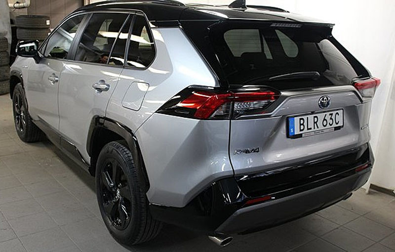 Grå metallic med svart tak, Toyota RAV4 Hybrid AWD "Style" stulen i Bergshamra Solna