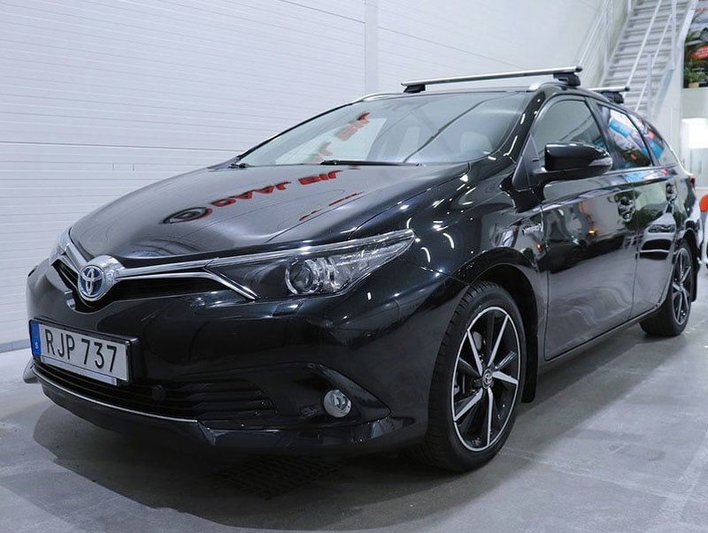 Svart Toyota Auris Touring Sports Hybrid stulen i Huvudsta, Solna