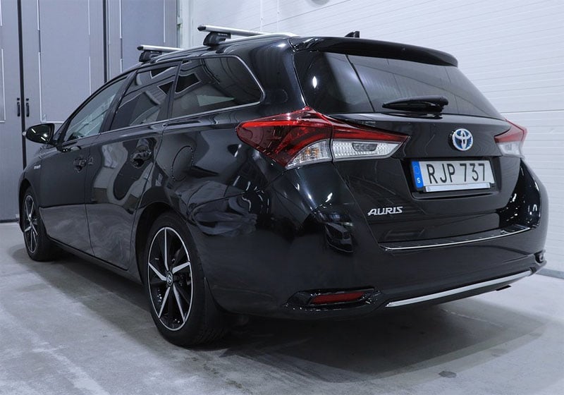 Svart Toyota Auris Touring Sports Hybrid stulen i Huvudsta, Solna